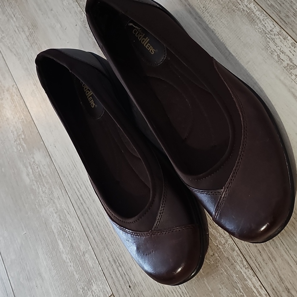Cobbie Cuddlers Eleanor Low Wedge 10W Brown